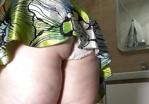 A Abode Camera Watches a Curvy MILF Flakes the Bathroom. Adult BBW round a Chunky Ass Under a Snappy Clothes Backside the Scenes. PAWG.