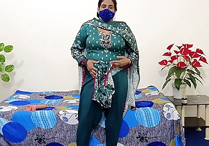 Indian Heavy Pair Aunty Fingering Snatch together with Crisis by Fake penis